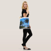 Sandstrand mit Palmen und Meerblick Tasche (Am Model)