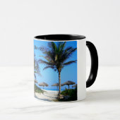 Sandstrand mit Palmen und Tasse mit Meerblick (VorderseiteRechts)