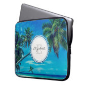 Sandstrand mit Tropical Palm Trees Monogram Laptopschutzhülle (Vorderseite Links)