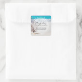 Sandstrand mit weißem Meer Quadratischer Aufkleber (Tasche)