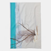 Sandstrand mit weißen Muscheln Geschirrtuch (Vertikal)