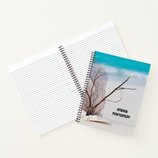 Sandstrand mit weißen Muscheln Notizblock (Innenseite)