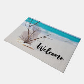 Sandstrand mit weißen Muscheln Willkommen Fußmatte (Schrägansicht)