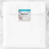 Sandstrand mit White Seashells Wedding Quadratischer Aufkleber (Tasche)