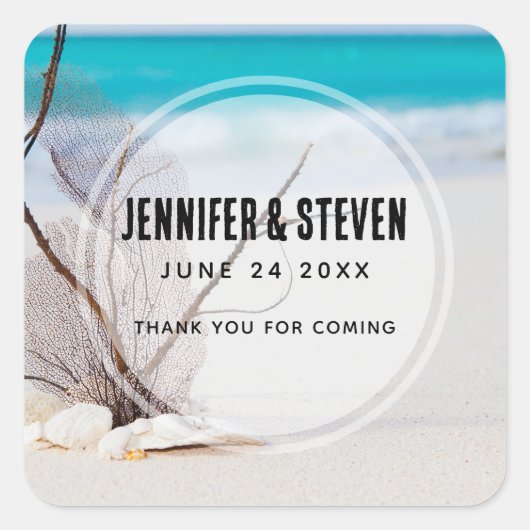 Sandstrand mit White Seashells Wedding Quadratischer Aufkleber (Vorderseite)