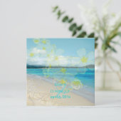 Sandstrand/Plumerias Hochzeit in Urlaubsort Einladung (Stehend Vorderseite)