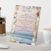 Sandstrand und Hochzeitsmenü am Strand. Sockelschild (In SItu)