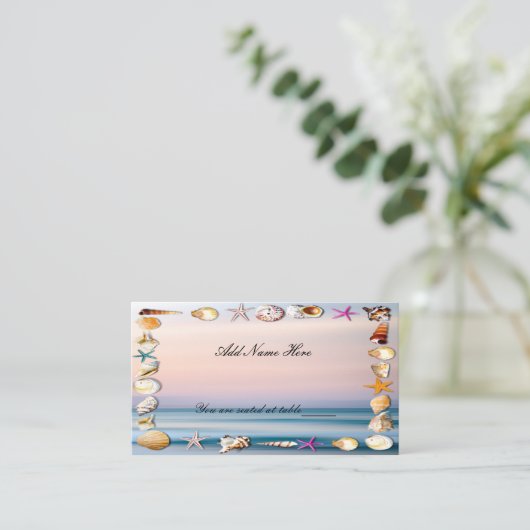 Sandstrand und Hochzeitstisch am Meer Platzkarte (Stehend Vorderseite)