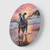 Sandy American Staffordshire Dog on Beach Sunset Große Wanduhr (Winkel)