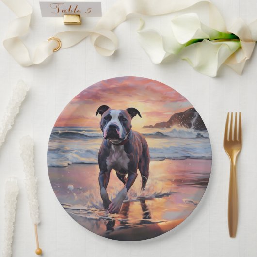 Sandy American Staffordshire Dog on Beach Sunset Pappteller (Hochzeit)