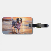 Sandy Australian Shepherd Dog on Beach Sunset Gepäckanhänger (Rückseite horizontal)