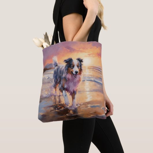 Sandy Australian Shepherd Dog on Beach Sunset Tasche (Von Nahem)