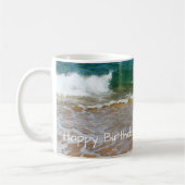 Sandy Beach and Waves Happy Birthday Tasse (Links)