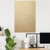 Sandy Beach Hintergrund mit Fußabdrücken Poster (Heimbüro)