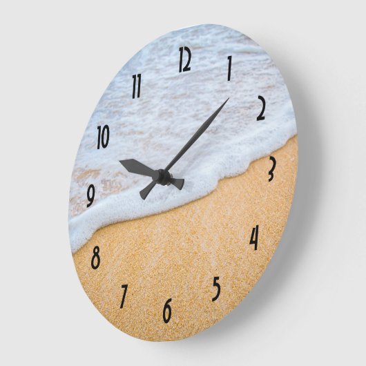 Sandy Beach mit Foamy Surf Große Wanduhr (Winkel)