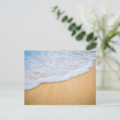 Sandy Beach mit Foamy Surf Postkarte (Stehend Vorderseite)