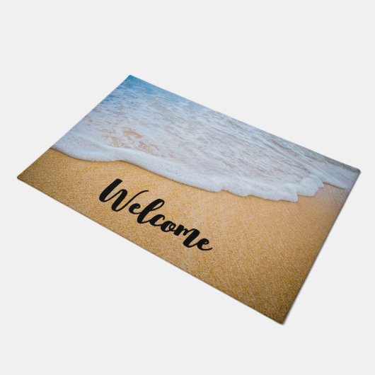 Sandy Beach mit Foamy Surf Willkommen Fußmatte (Schrägansicht)