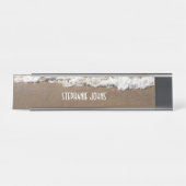 Sandy Beach Ocean Waves Monogram Individuelle Name Schreibtischnamensplakette (Vorderseite )