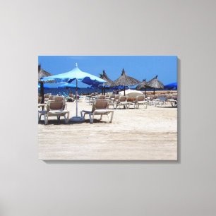Sandy Beach Szene mit Stühlen & Umbrellas Wall Art Leinwanddruck