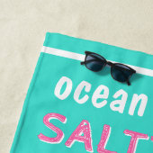 Sandy Beach Turquoise Ocean Typografie Strandtuch (Beispiel)