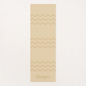 Sandy Beige Modern Wavy Lines With Custom Name Yogamatte (Vorderseite)