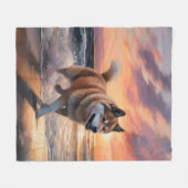 Sandy Paws Akita Dog auf Beach Sunset Fleecedecke (Vorderseite (Horizontal))