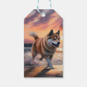 Sandy Paws Akita Dog auf Beach Sunset Geschenkanhänger (Rückseite)