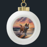 Sandy Paws Akita Dog auf Beach Sunset Keramik Kugel-Ornament<br><div class="desc">Tauchen Sie ein in die ruhige Schönheit unseres Hundes "Sandy Paws and Sunset Hues" mit Sonnenuntergang am Strand. Diese faszinierende Szene vereint das Wesen eines perfekten Abends am Ufer, mit einem treuen Hund, der den goldenen Sand und die atemberaubenden Farben der untergehenden Sonne genießt. Ob Hundeliebhaber oder Sonnenuntergang - dieses...</div>
