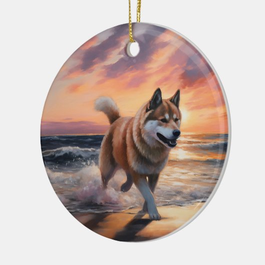 Sandy Paws Akita Dog auf Beach Sunset Keramik Ornament (Links)