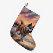 Sandy Paws Akita Dog auf Beach Sunset Kleiner Weihnachtsstrumpf (Vorderansicht (hängend))