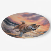 Sandy Paws Akita Dog auf Beach Sunset Pappteller (Schrägansicht)