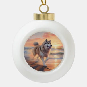 Sandy Paws Alaskan Malamute Dog on Beach Sunset Keramik Kugel-Ornament