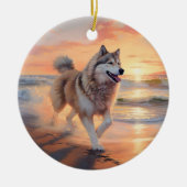Sandy Paws Alaskan Malamute Dog on Beach Sunset Keramik Ornament (Vorne)