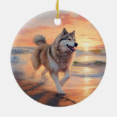 Sandy Paws Alaskan Malamute Dog on Beach Sunset Keramik Ornament (Hinten)