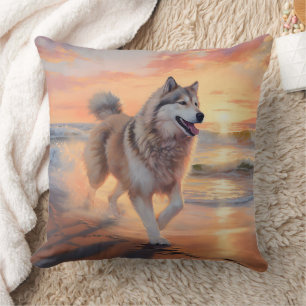 Sandy Paws Alaskan Malamute Dog on Beach Sunset Kissen
