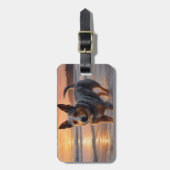 Sandy Paws Australian Cattle Dog on Beach Sunset Gepäckanhänger (Vorderseite vertikal)