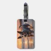 Sandy Paws Australian Cattle Dog on Beach Sunset Gepäckanhänger (Rückseite vertikal)