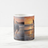 Sandy Paws Australian Cattle Dog on Beach Sunset Kaffeetasse (Mittel)