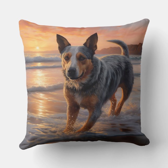 Sandy Paws Australian Cattle Dog on Beach Sunset Kissen (Rückseite)