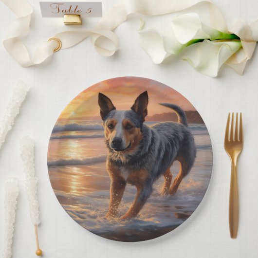 Sandy Paws Australian Cattle Dog on Beach Sunset Pappteller (Hochzeit)