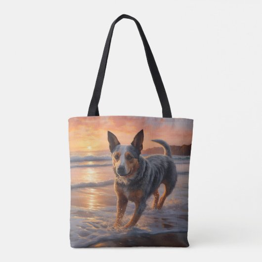 Sandy Paws Australian Cattle Dog on Beach Sunset Tasche (Rückseite)
