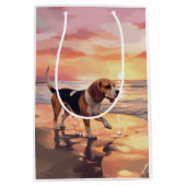 Sandy Paws Beagle Dog on Beach Sunset Mittlere Geschenktüte (Vorderseite)