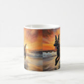 Sandy Paws Belgischer Malinois Hund auf Beach Suns Kaffeetasse (Mittel)