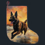 Sandy Paws Belgischer Malinois Hund auf Beach Suns Kleiner Weihnachtsstrumpf<br><div class="desc">Tauchen Sie ein in die ruhige Schönheit unseres Hundes "Sandy Paws and Sunset Hues" mit Sonnenuntergang am Strand. Diese faszinierende Szene vereint das Wesen eines perfekten Abends am Ufer, mit einem treuen Hund, der den goldenen Sand und die atemberaubenden Farben der untergehenden Sonne genießt. Ob Hundeliebhaber oder Sonnenuntergang - dieses...</div>