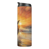 Sandy Paws Belgischer Malinois Hund auf Beach Suns Thermosbecher (Nach rechts gedreht)