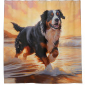 Sandy Paws Bernese Mountain Dog on Beach Sunset Duschvorhang (Vorderseite)
