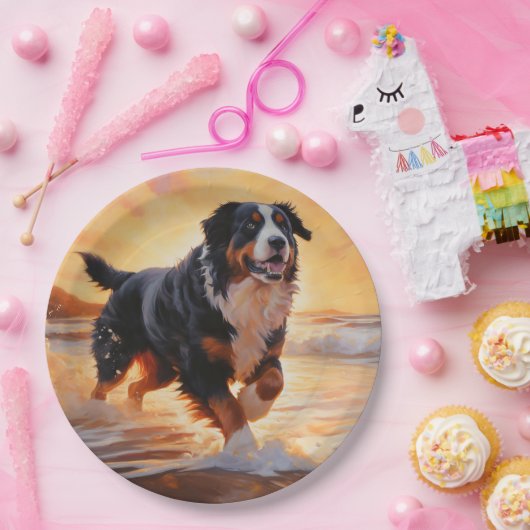 Sandy Paws Bernese Mountain Dog on Beach Sunset Pappteller (Party)