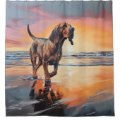 Sandy Paws Bloodhound Dog on Beach Sunset Duschvorhang (Vorderseite)