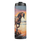 Sandy Paws Bloodhound Dog on Beach Sunset Thermosbecher (Vorderseite)