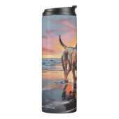 Sandy Paws Bloodhound Dog on Beach Sunset Thermosbecher (Nach links gedreht)